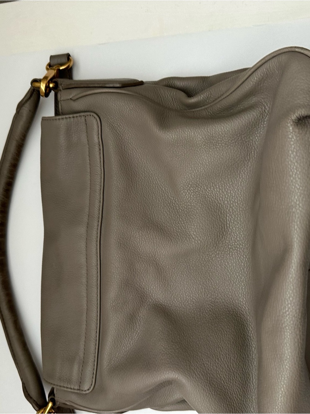 Marc by Marc Jacobs Taupe Pebbled Leather Shoulder Bag with Gold Plaque - Picture 2 of 6